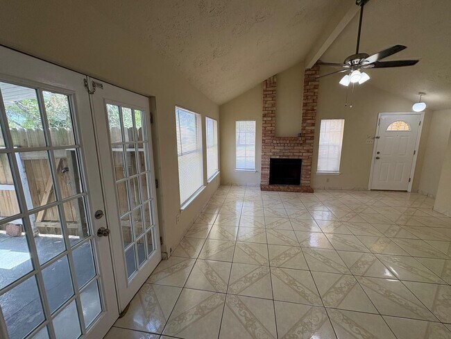 Building Photo - 9210 Crescent Moon Dr
