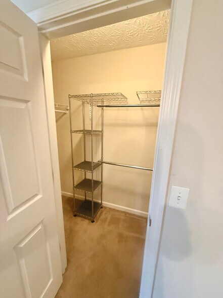 Building Photo - 2418 Piering Dr