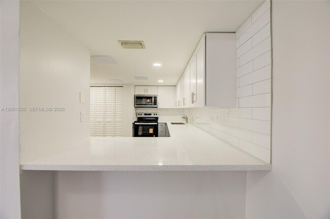 Building Photo - 565 NW 97th Ave