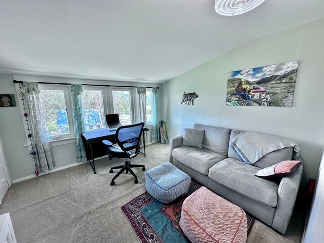 Building Photo - 3 Bedroom House For Rent In White Salmon