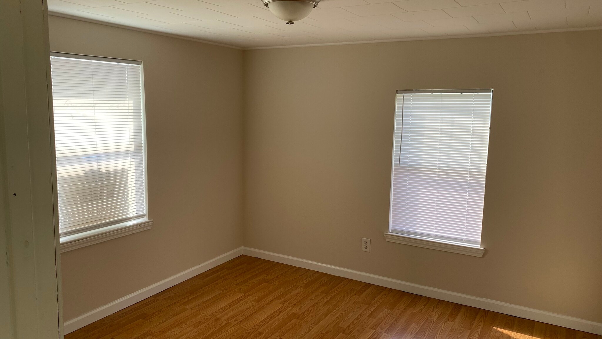 Building Photo - 912 Eighth St