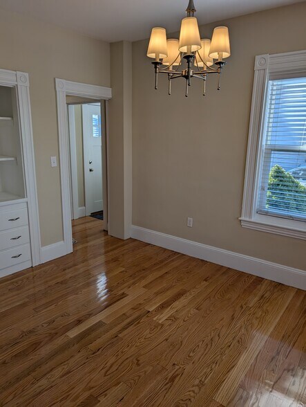 Building Photo - 9 Wall St