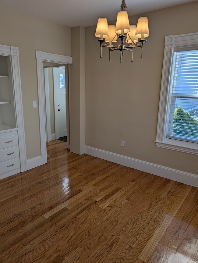 Building Photo - 9 Wall St