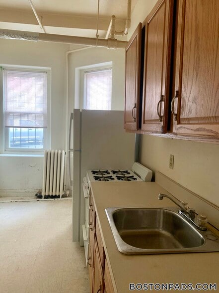 Building Photo - 137 Park Dr