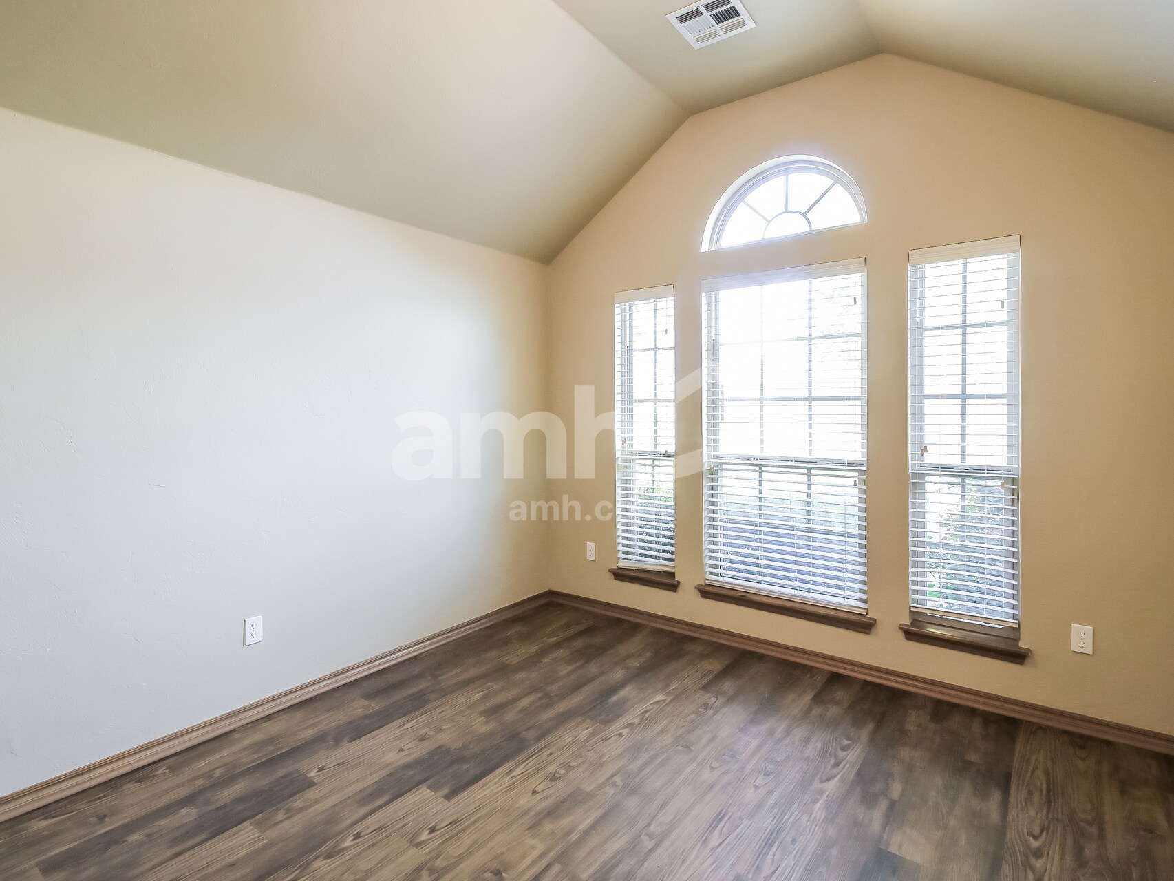 Building Photo - 809 Tea Rose Dr