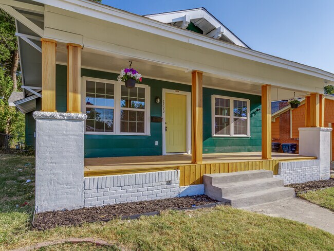 Building Photo - 1723 W Park Pl