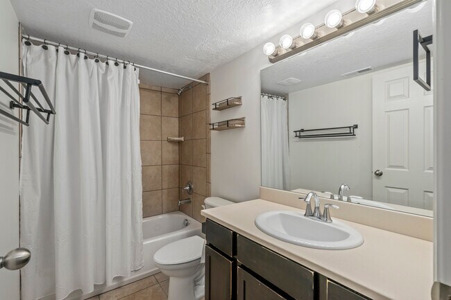 Building Photo - 456 W 2600 N