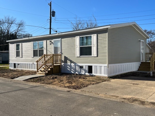 Building Photo - 14566 Red Bud Trail N