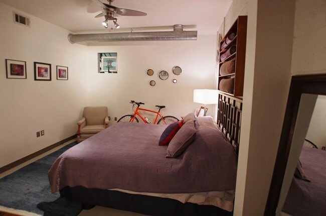 Building Photo - 400 Village Pkwy