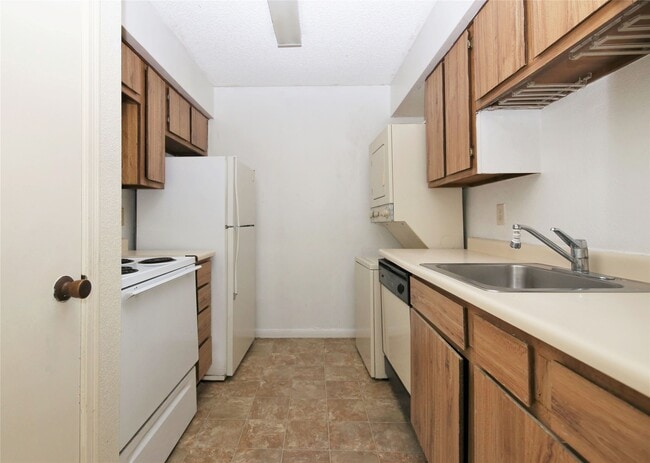 Building Photo - 5711 Sugar Hill Dr