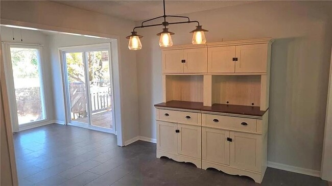 Building Photo - 518 SE Timbercreek Ln