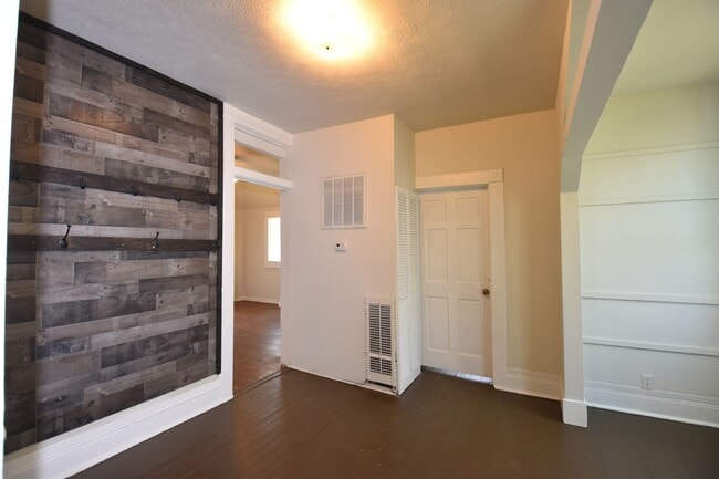 Building Photo - Affordable Two Bedroom Home in Greenfield