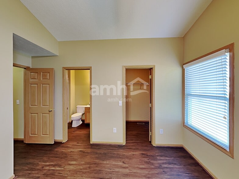 Building Photo - 818 Bent Oak Dr