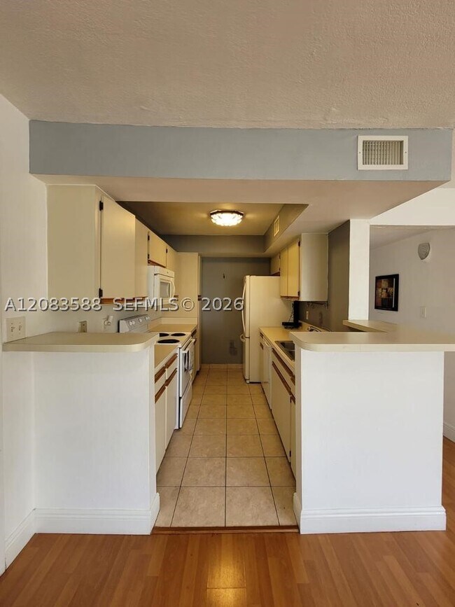 Building Photo - 10581 SW 155th Ct