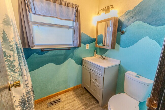 Building Photo - 7210 Millbrook Ct