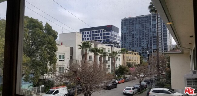 Building Photo - 5950 Carlton Way