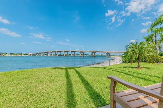 Building Photo - 5901 Bahia Del Mar Cir N