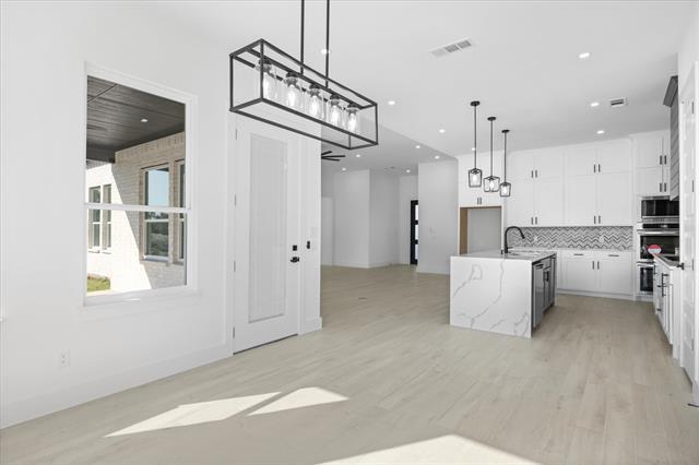 Building Photo - 2057 Glenhollow Dr
