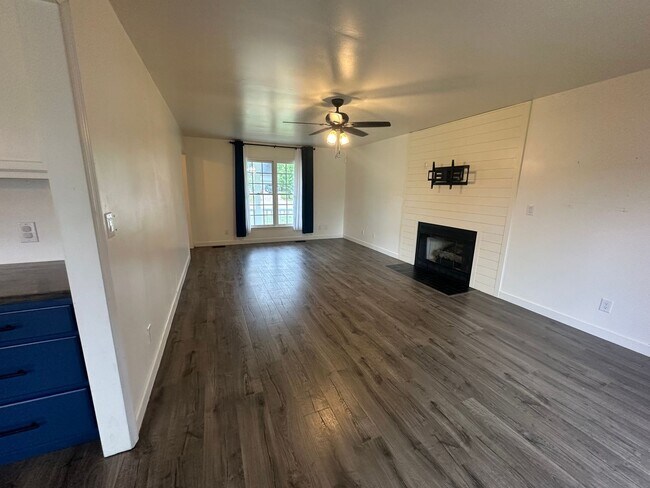 Building Photo - 7620 Hammersley Rd