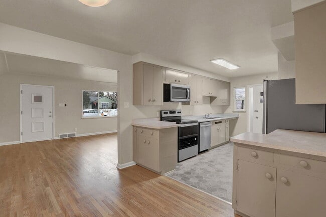 Building Photo - 214 Cheyenne Blvd