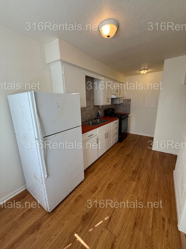Building Photo - 847 S Terrace Dr