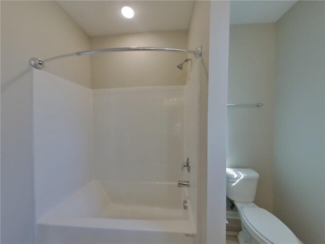 Building Photo - 173 Everett Sq