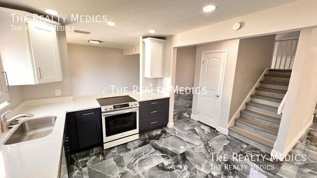 Building Photo - 430 Red Coat Ln