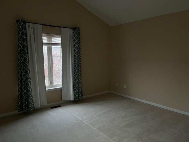 Building Photo - 6057 Quebec Ave