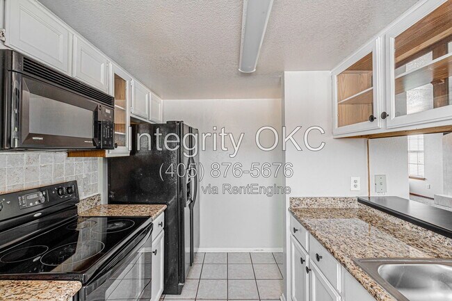 Building Photo - 4400 Hemingway Dr