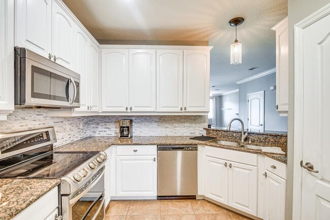 Building Photo - 25 Riverview Bend N