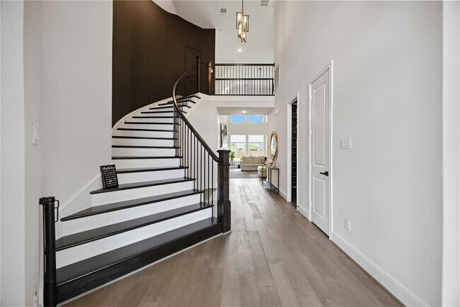 Building Photo - 9911 Regal Bend Dr