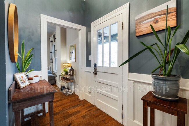 Building Photo - 625 Luttrell St