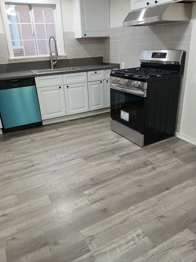 Primary Photo - 1950 Cherry Ave