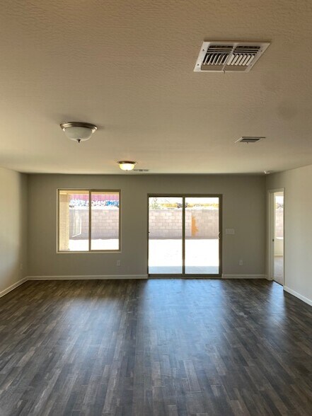 Building Photo - 797 S Silvercreek Ln