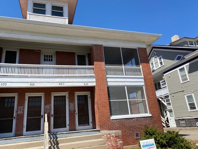 Building Photo - 827-833 Goodhue