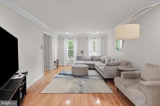 Building Photo - 2026 Westwood Forest Dr