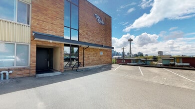 Building Photo - Twin Birches