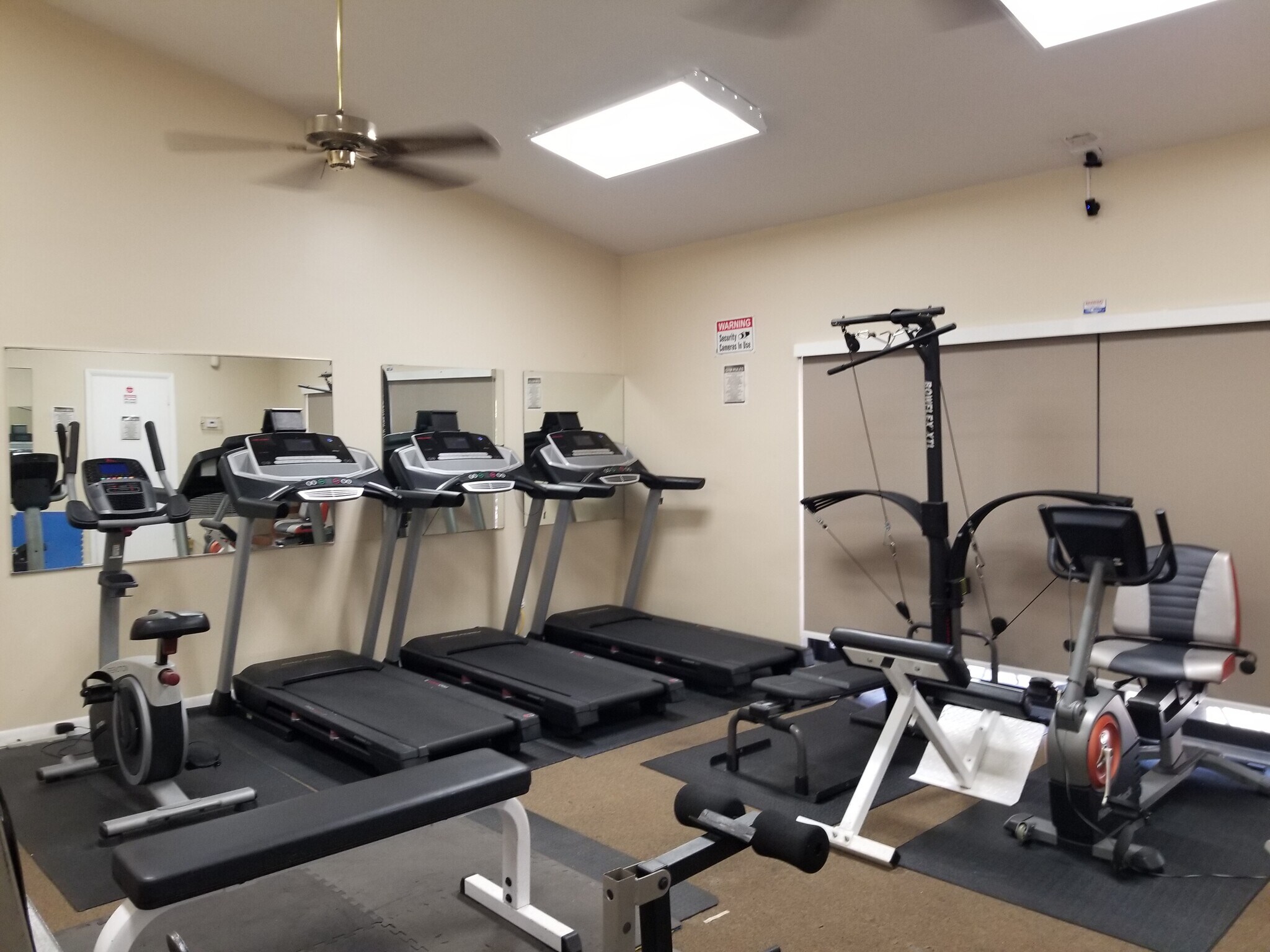 Building Photo - 430 Commodore Dr