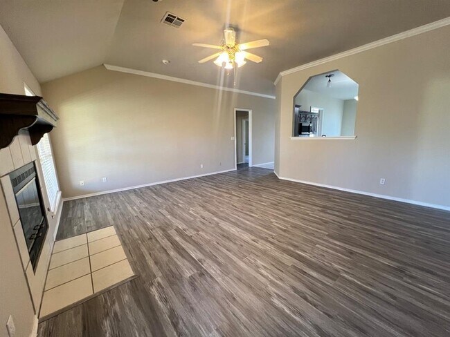 Building Photo - 624 Vickery Ave