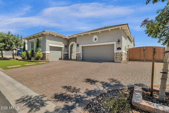 Building Photo - 4449 E Fountain St