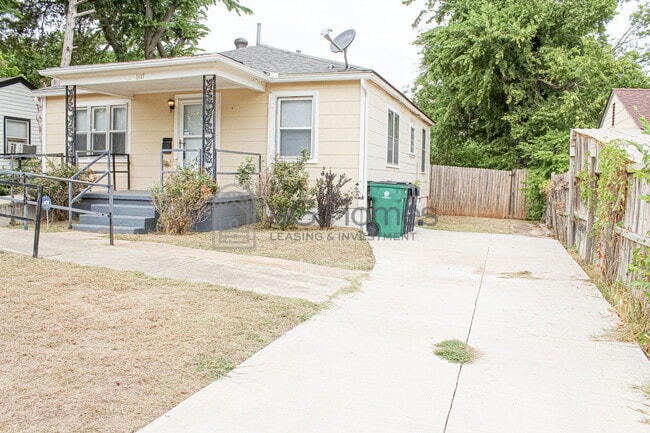 Building Photo - 1417 NW 95th St