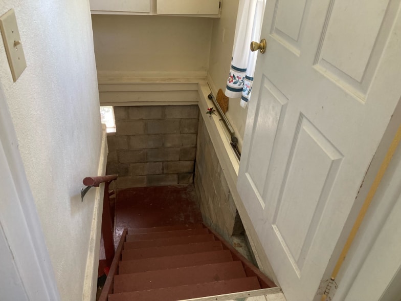 Building Photo - 208 Leroy Ave