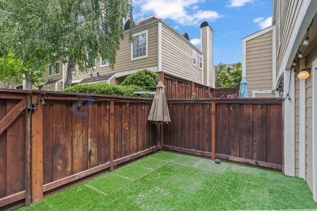 Building Photo - 5045 Hiller Ln