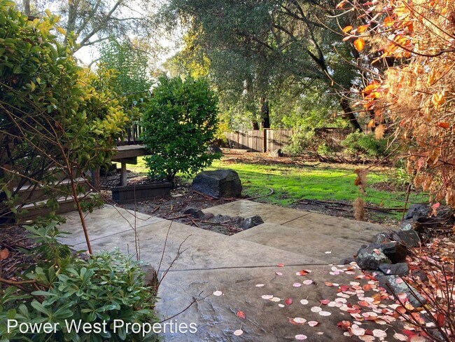 Building Photo - 3 br, 2 bath House - 219 Burlwood Drive