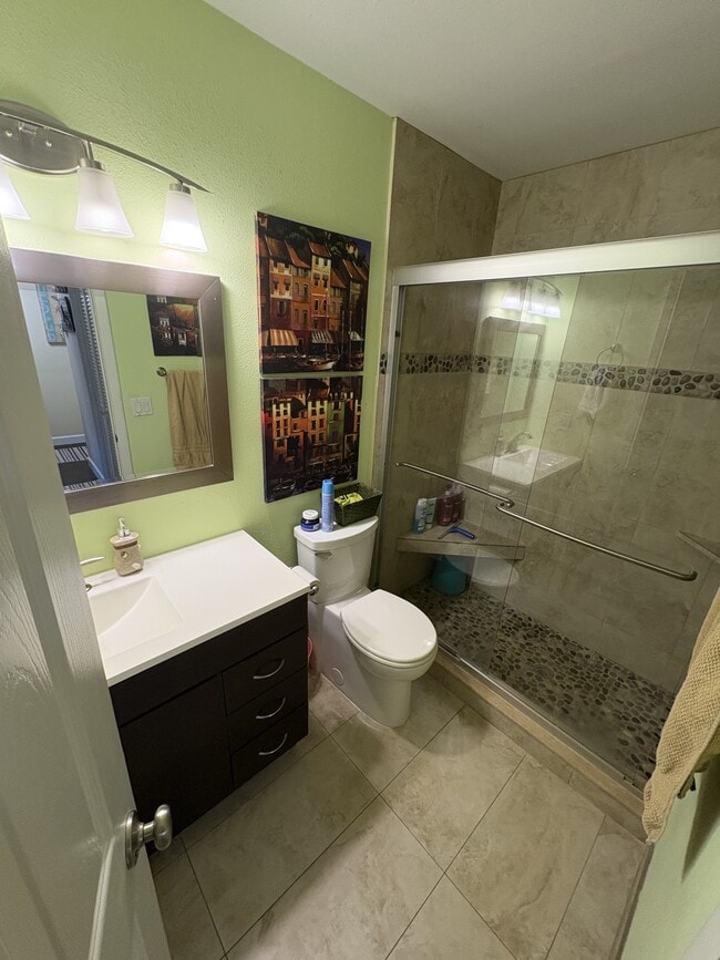 Building Photo - 200 The Esplanade N