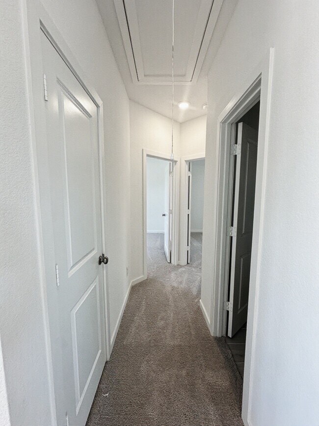 Building Photo - 26915 Nightingale Songs Dr