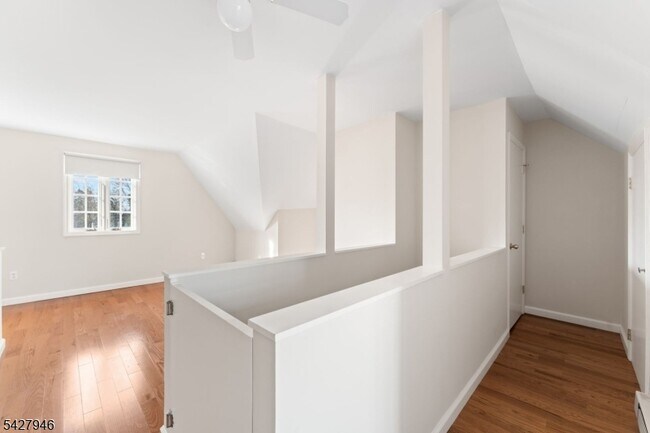 Building Photo - 57 Pomander Walk