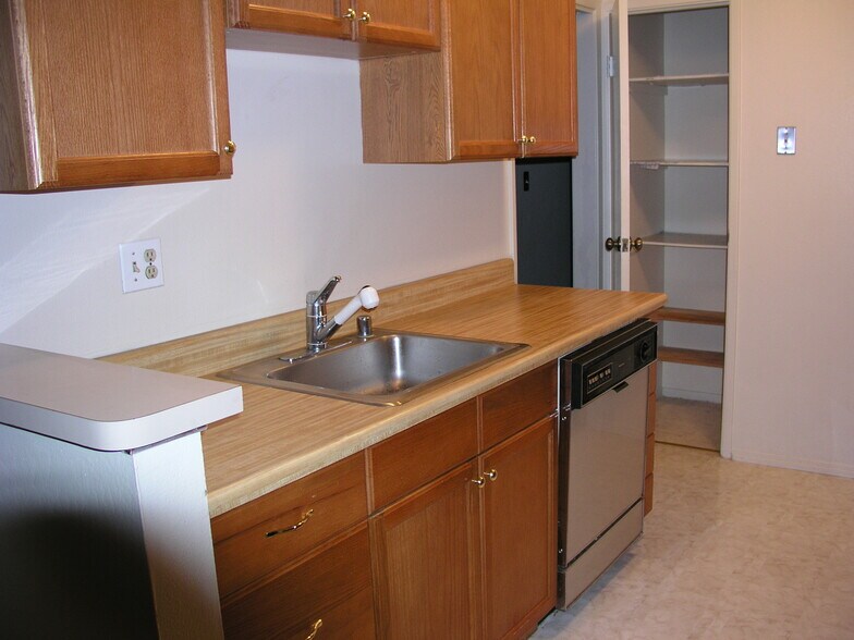 Building Photo - 141 Darby Pl