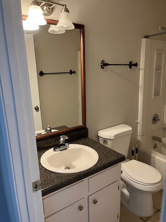 Building Photo - " 2-Bed Duplex on Delaware Street: Cozy Na...