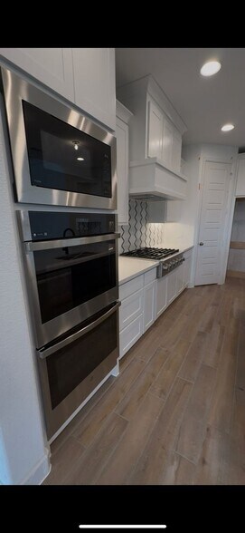 Building Photo - 3300 Little Bluestem Rd